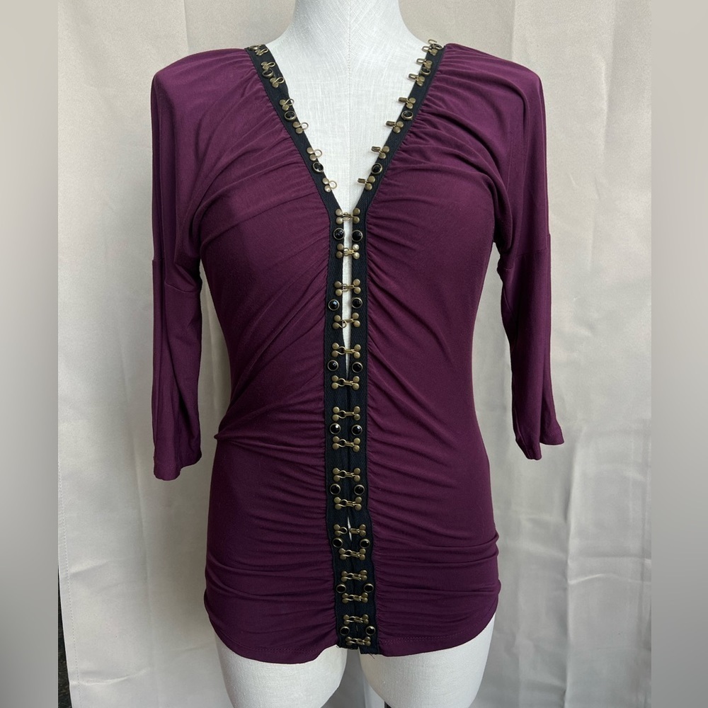 Apricot Lane Plum Hook & Eye Top Women’s Medium Gold Black Clasp Fitted Blouse